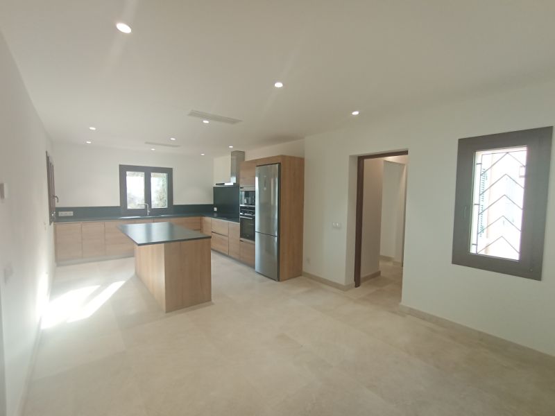 Enormously large new-build finca with aerothermal underfloor heating and partial sea views near S Ho