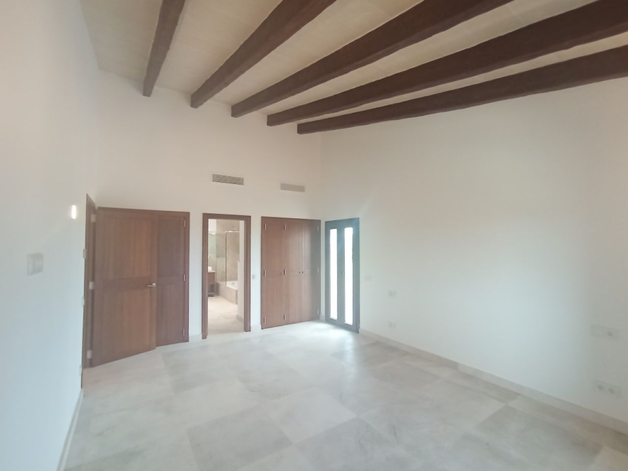 Enormously large new-build finca with aerothermal underfloor heating and partial sea views near S Ho