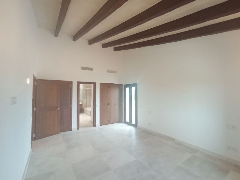 Enormously large new-build finca with aerothermal underfloor heating and partial sea views near S Ho