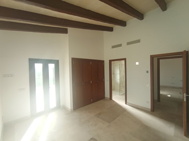 Enormously large new-build finca with aerothermal underfloor heating and partial sea views near S Ho