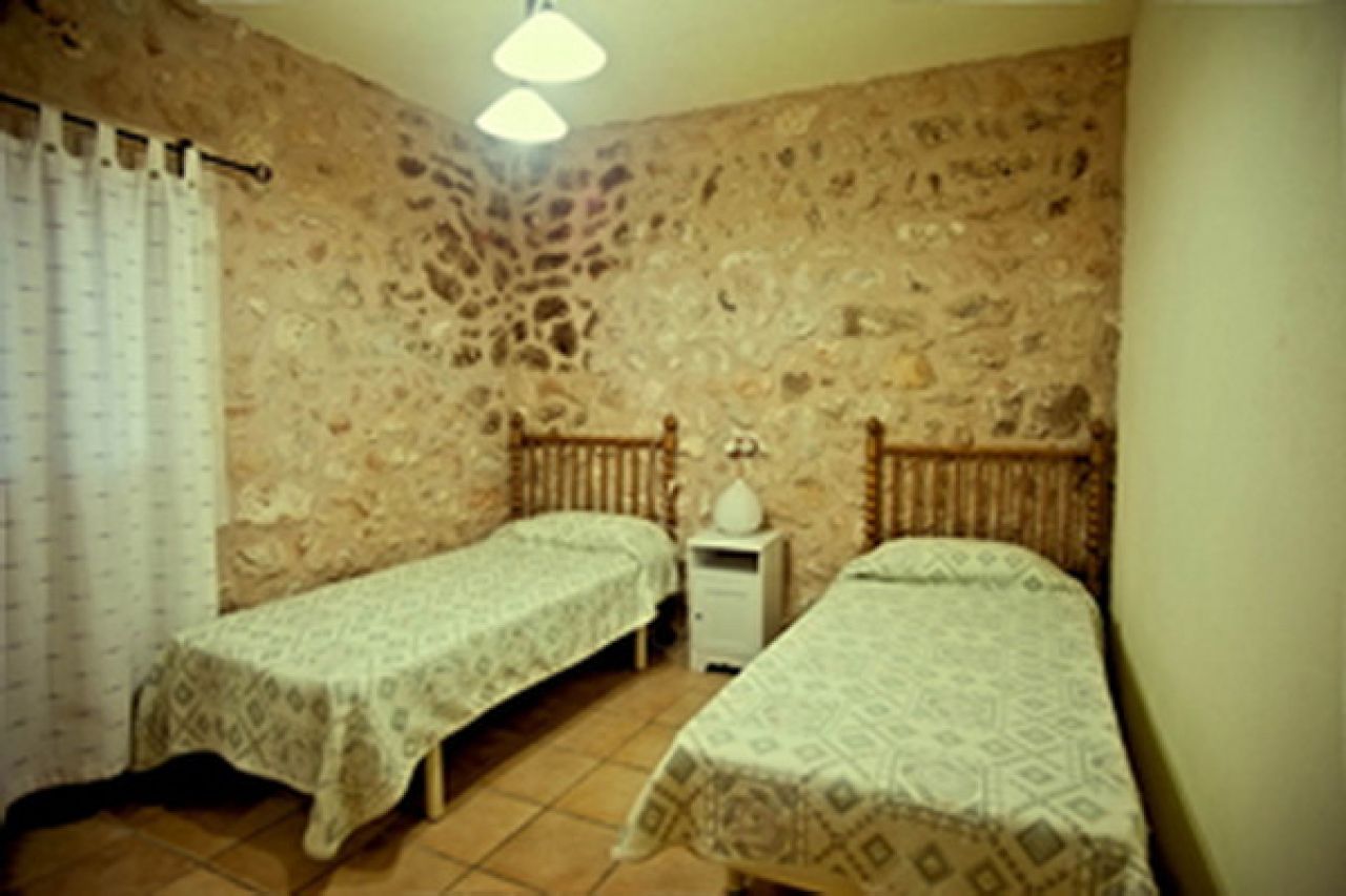 Enorm grosses Dorfhaus mit Pool und Innenhof bei Campos in einer Dorfsiedlung-DH 24