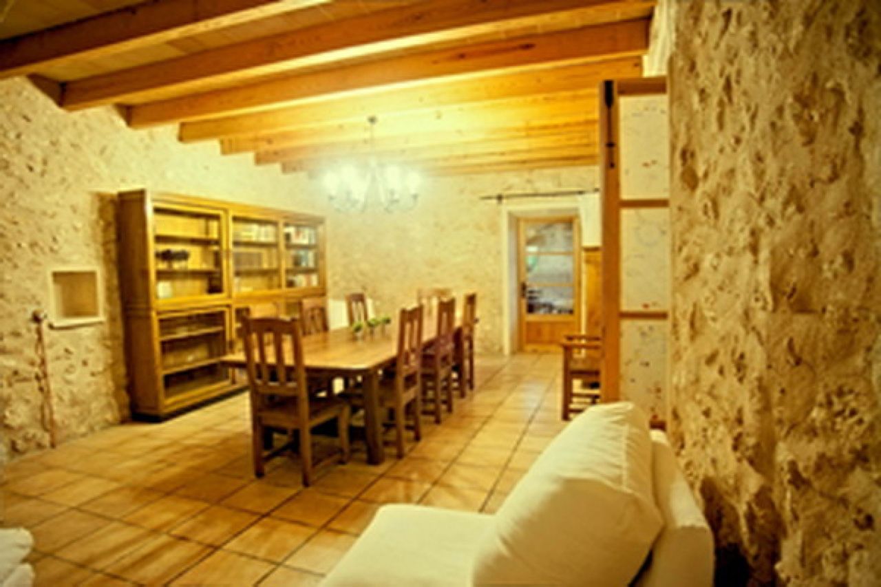 Enorm grosses Dorfhaus mit Pool und Innenhof bei Campos in einer Dorfsiedlung-DH 24