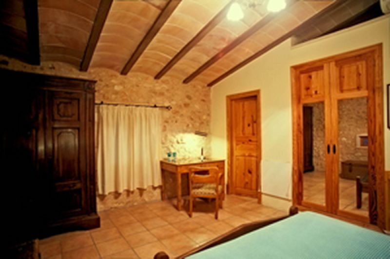 Enorm grosses Dorfhaus mit Pool und Innenhof bei Campos in einer Dorfsiedlung-DH 24