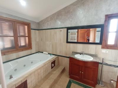 Enorme teilmöblierte FInca mit Ölheizung, Pool und Meerblick bei Porto Colom--- F 181