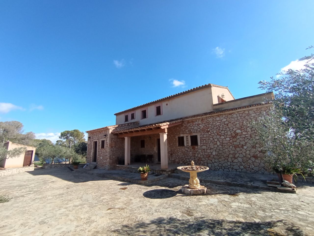 Enorme teilmöblierte FInca mit Ölheizung, Pool und Meerblick bei Porto Colom--- F 181