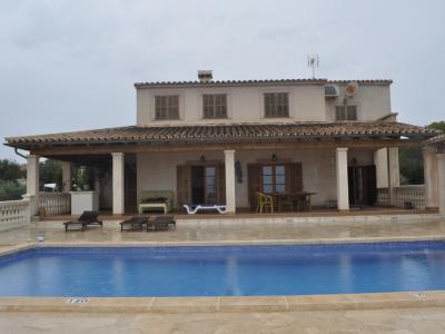 Enorme teilmöblierte FInca mit Ölheizung, Pool und Meerblick bei Porto Colom--- F 181