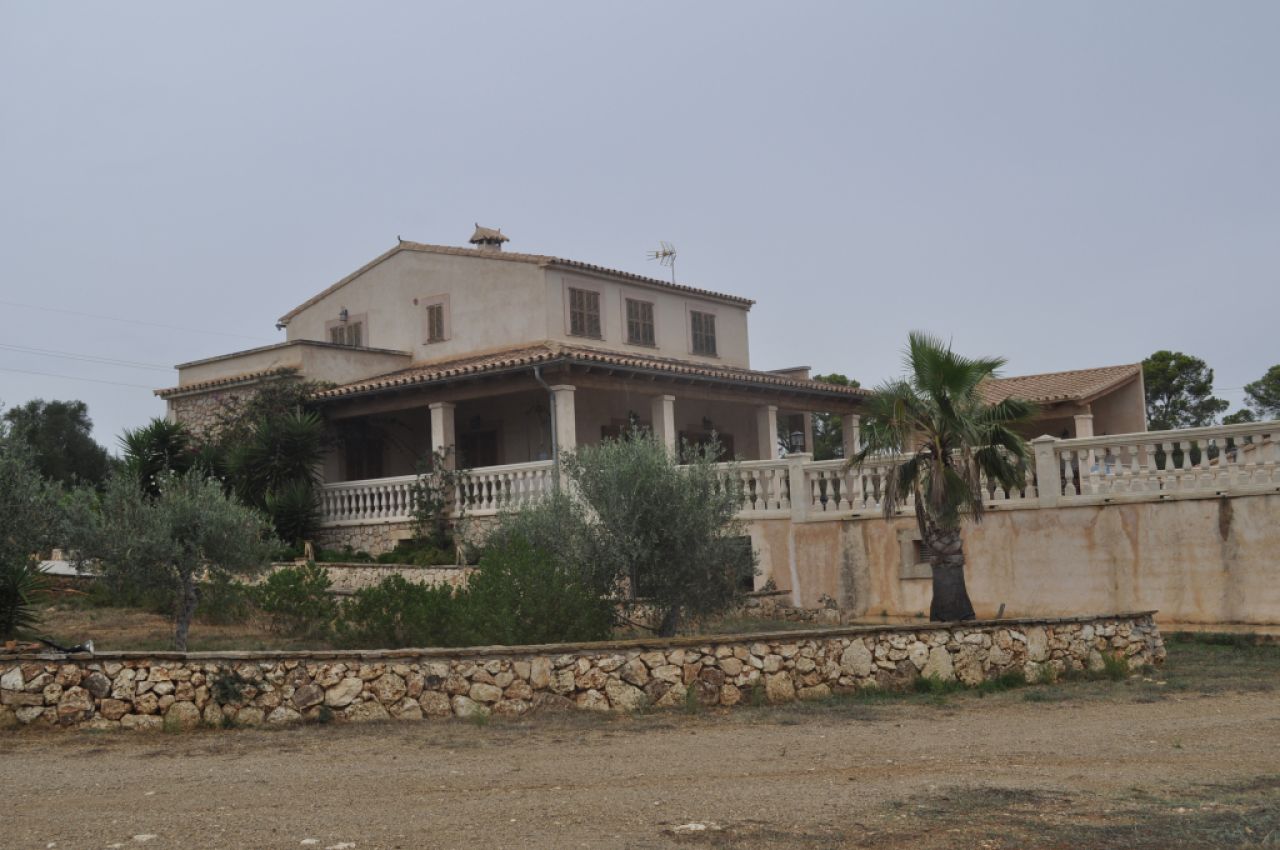 Enorme teilmöblierte FInca mit Ölheizung, Pool und Meerblick bei Porto Colom--- F 181