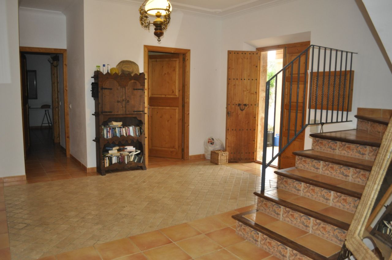 Enorme teilmöblierte FInca mit Ölheizung, Pool und Meerblick bei Porto Colom--- F 181