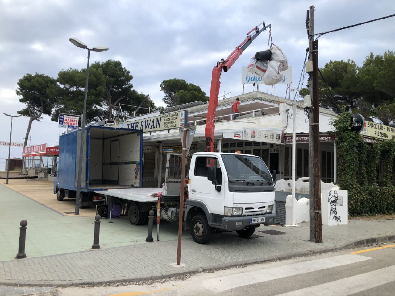 Entleerung, Demontage und Abbruch. Leerung, Räumung und Abbruch.