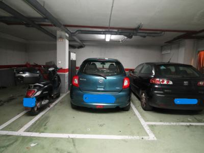 Erdgeschoss mit Terrasse, Garage, Behandlungsraum und Gemeinschaftspool