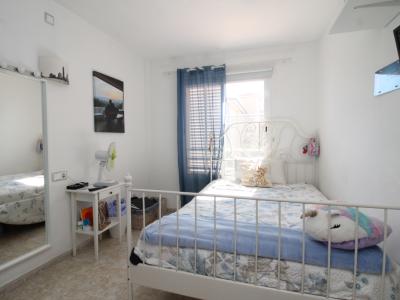 Erdgeschoss mit Terrasse, Garage, Behandlungsraum und Gemeinschaftspool