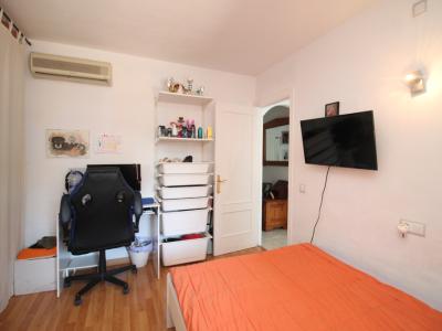 Erdgeschoss mit Terrasse, Garage, Behandlungsraum und Gemeinschaftspool