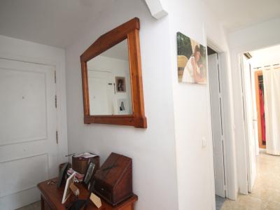 Erdgeschoss mit Terrasse, Garage, Behandlungsraum und Gemeinschaftspool