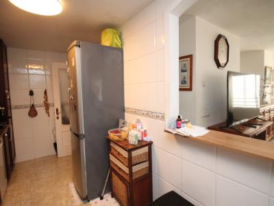 Erdgeschoss mit Terrasse, Garage, Behandlungsraum und Gemeinschaftspool