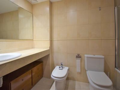 Ground floor rental 3 bedrooms, 2 bathrooms, garden, garage, storage room, communal pool