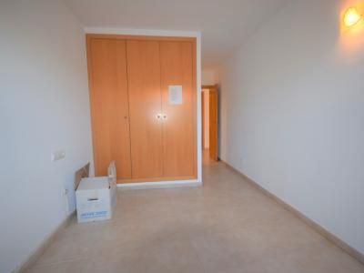 Ground floor rental 3 bedrooms, 2 bathrooms, garden, garage, storage room, communal pool