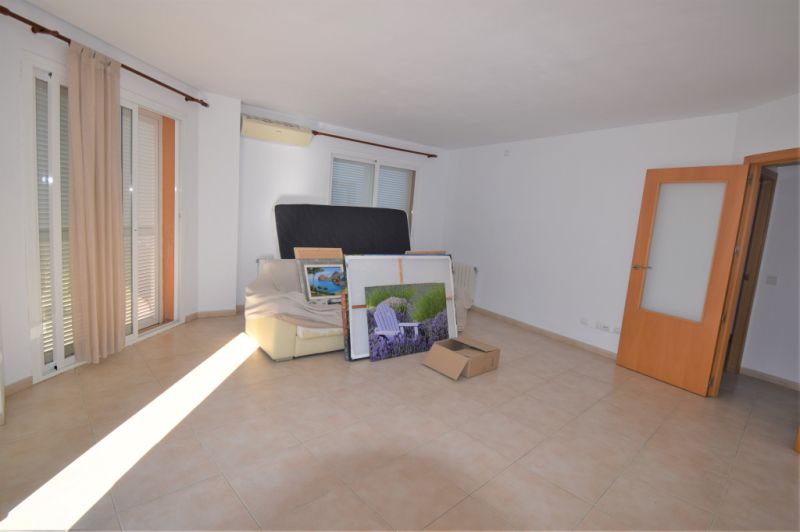 Ground floor rental 3 bedrooms, 2 bathrooms, garden, garage, storage room, communal pool