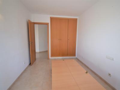 Ground floor rental 3 bedrooms, 2 bathrooms, garden, garage, storage room, communal pool