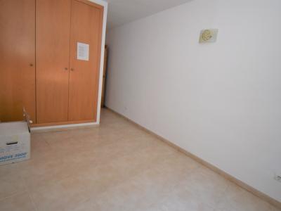 Ground floor rental 3 bedrooms, 2 bathrooms, garden, garage, storage room, communal pool