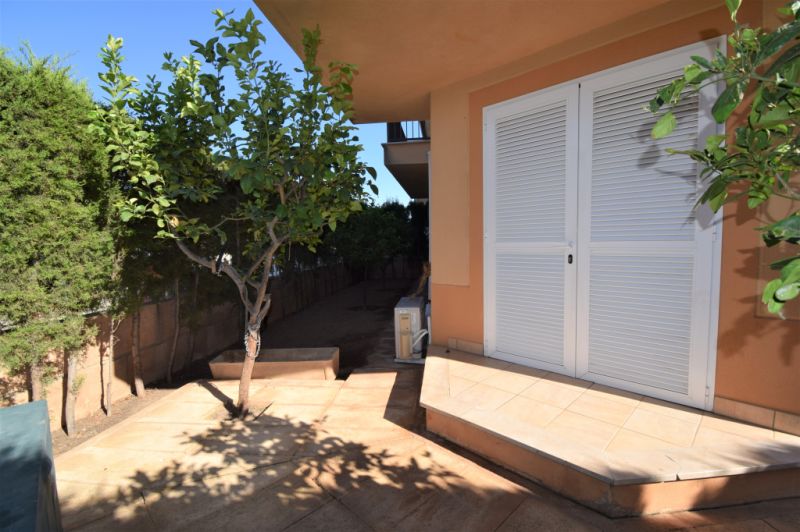 Ground floor rental 3 bedrooms, 2 bathrooms, garden, garage, storage room, communal pool