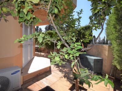 Ground floor rental 3 bedrooms, 2 bathrooms, garden, garage, storage room, communal pool