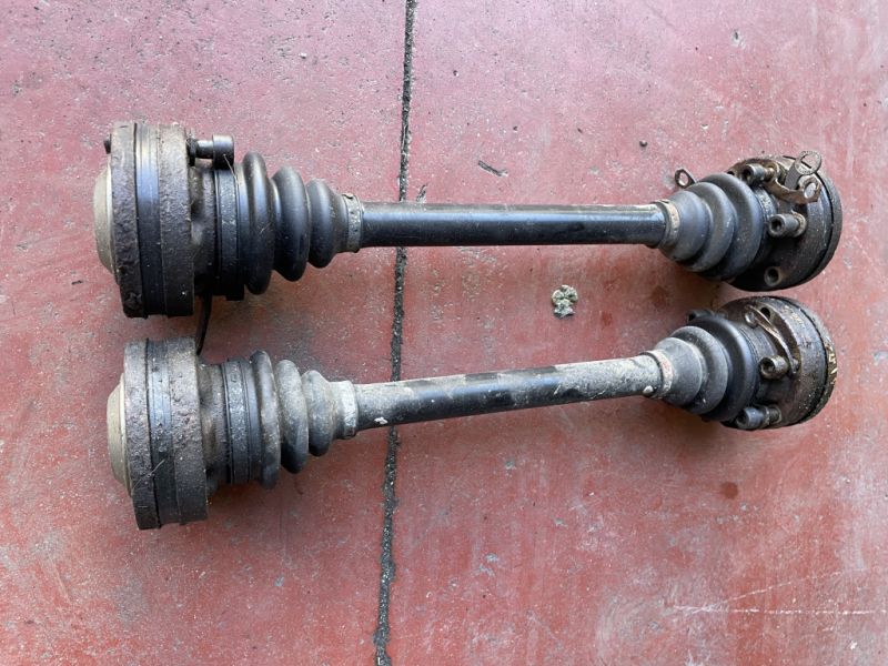 Parts lot BMW 525TSD E34 gearbox, shafts, complete central shaft