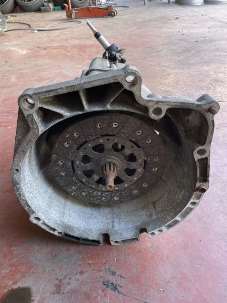 Parts lot BMW 525TSD E34 gearbox, shafts, complete central shaft