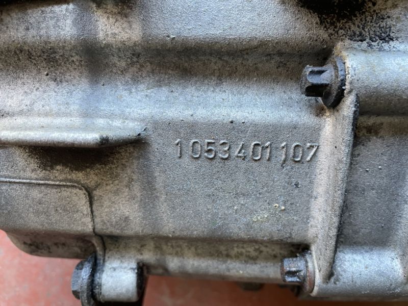 Parts lot BMW 525TSD E34 gearbox, shafts, complete central shaft