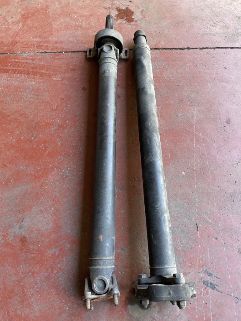 Parts lot BMW 525TSD E34 gearbox, shafts, complete central shaft