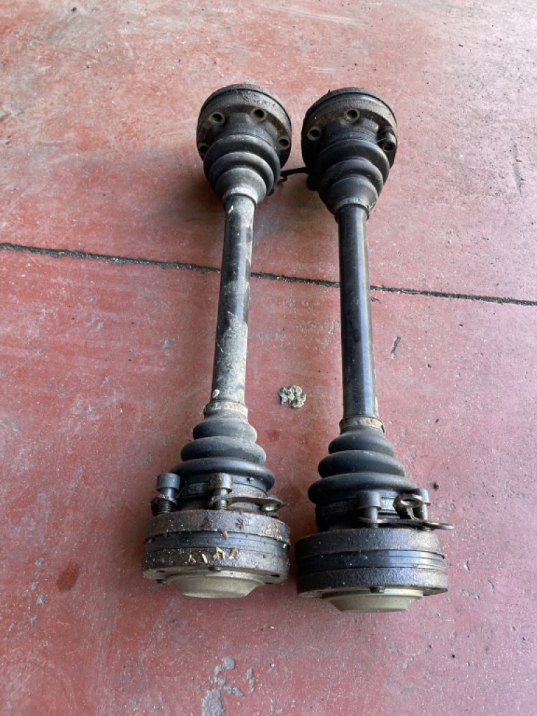 Parts lot BMW 525TSD E34 gearbox, shafts, complete central shaft