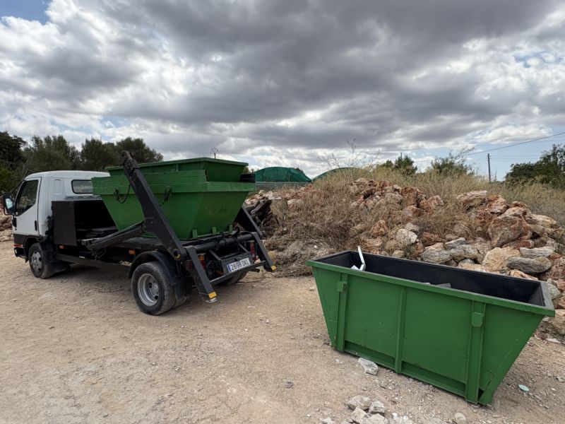 Es werden 1,5 und 3 m3 Container vermietet