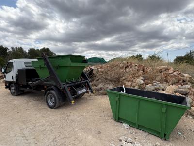 1.5 and 3 m3 containers are rented