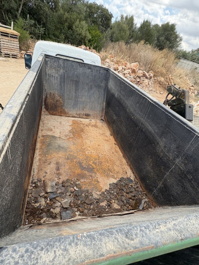 Es werden 1,5 und 3 m3 Container vermietet