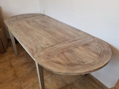 Esstisch aus Holz 145 cm, ausgeklappt 240 cm (oval) – für 4 bis 6 Personen