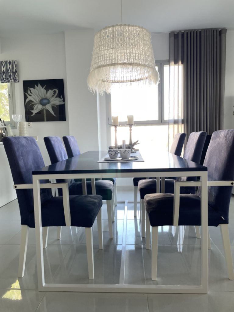 Esstisch mit 6 Stühlen und Beistelltisch