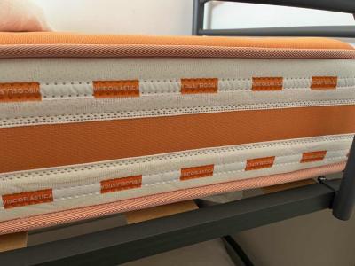 Litera de acero con escalera, somieres y colchones nuevos