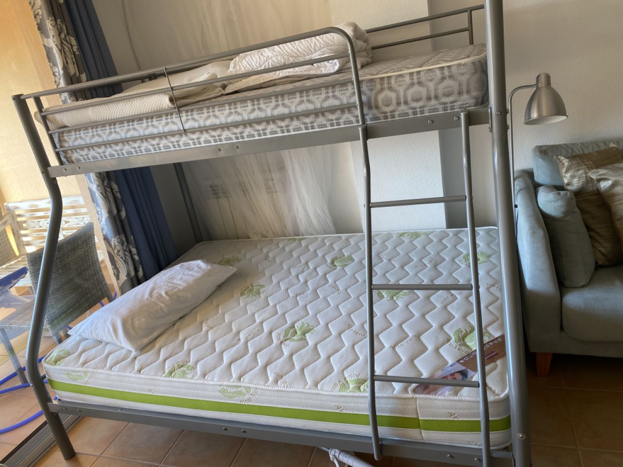 Bunk bed with large sleeping area