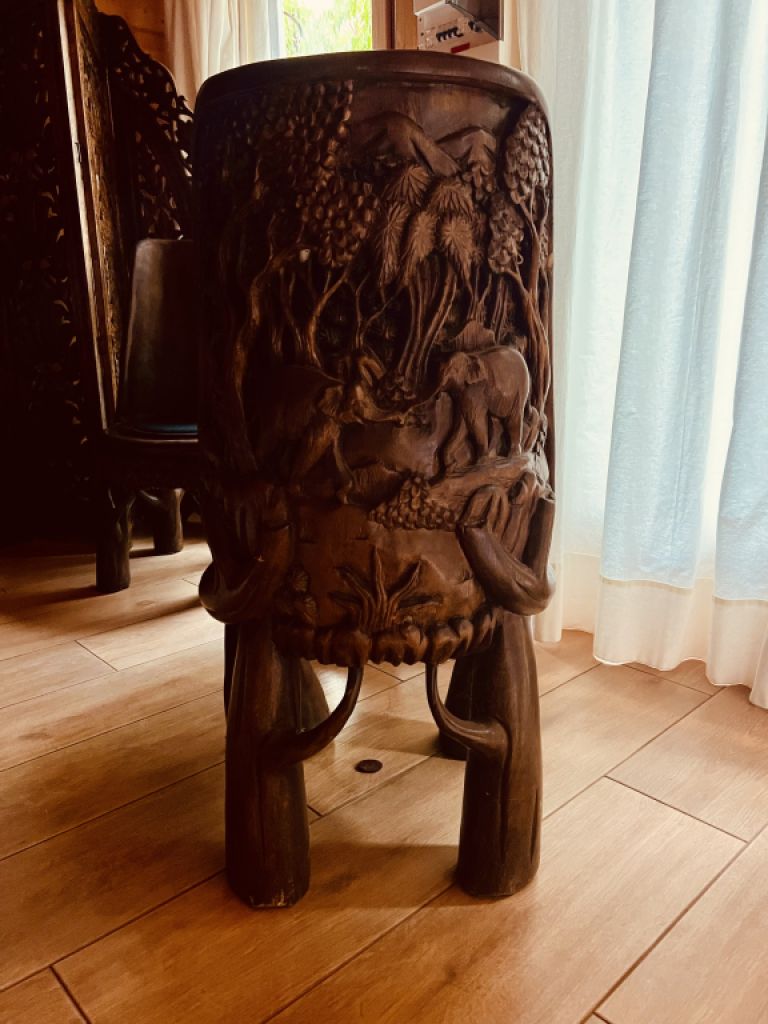 EXCLUSIVE:   Massive tropical wood seating set - 4 chairs and 1 table