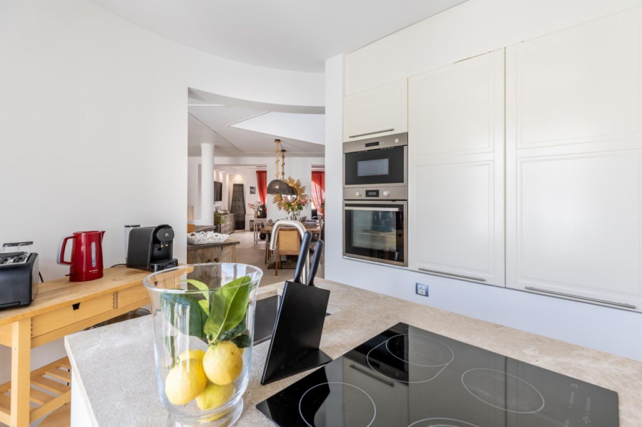 EXCLUSIVA: Casa residencial con licencia vacacional y local en Puerto Alcudia