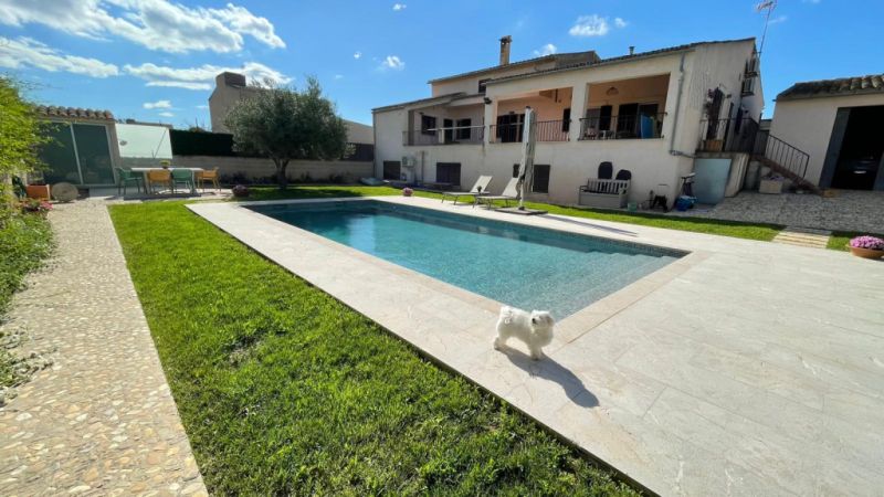 Fantastisches Dorfhaus im Chalet-Stil in Villafranca — Nahe dem Flughafen und 25 Minuten nach Palma