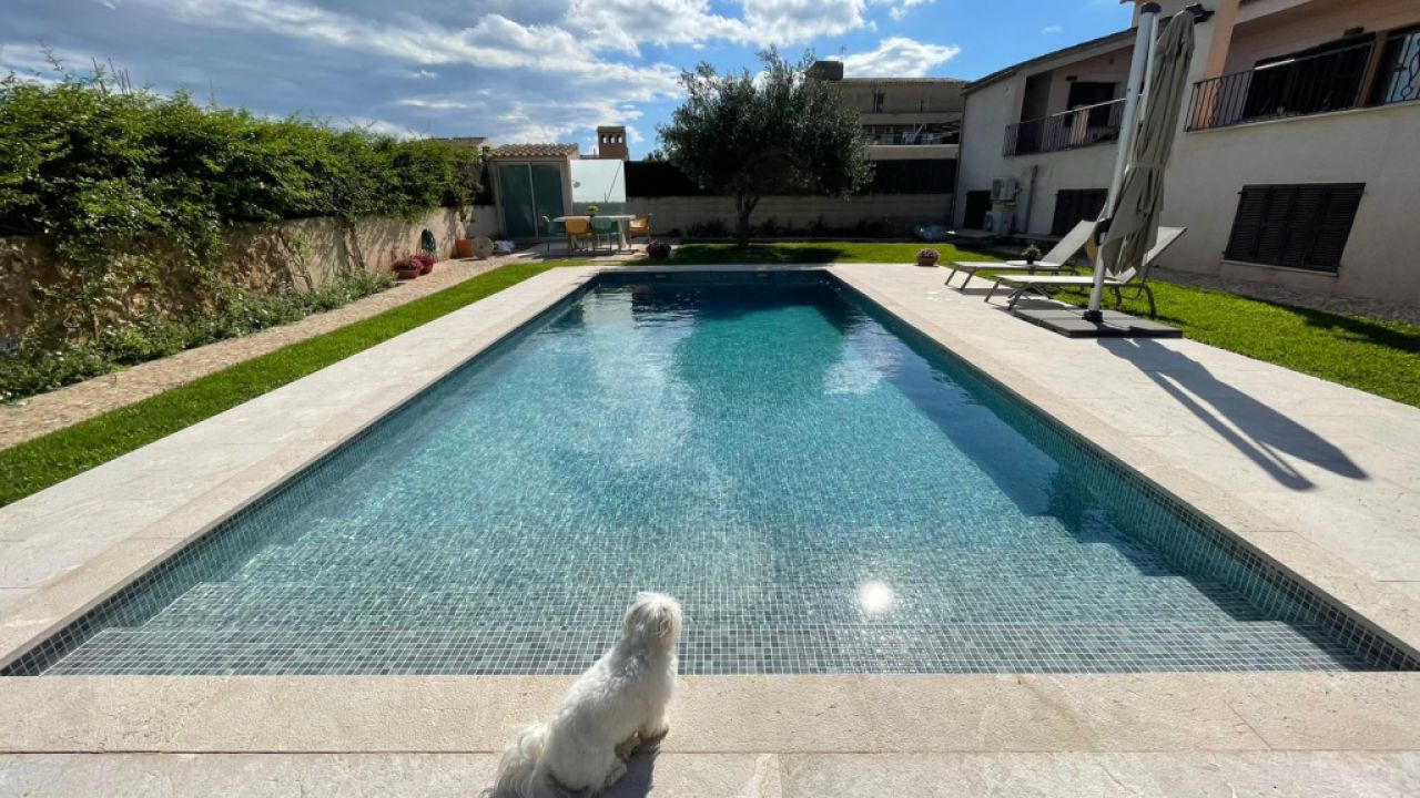 Fantastisches Dorfhaus im Chalet-Stil in Villafranca — Nahe dem Flughafen und 25 Minuten nach Palma