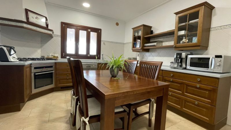 Fantastisches Dorfhaus im Chalet-Stil in Villafranca — Nahe dem Flughafen und 25 Minuten nach Palma