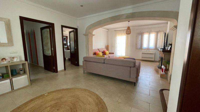 Fantastisches Dorfhaus im Chalet-Stil in Villafranca — Nahe dem Flughafen und 25 Minuten nach Palma