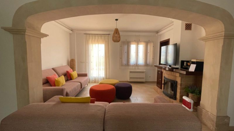 Fantastisches Dorfhaus im Chalet-Stil in Villafranca — Nahe dem Flughafen und 25 Minuten nach Palma