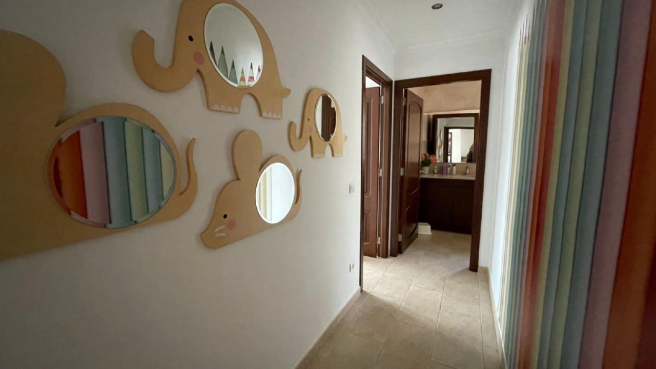 Fantastisches Dorfhaus im Chalet-Stil in Villafranca — Nahe dem Flughafen und 25 Minuten nach Palma