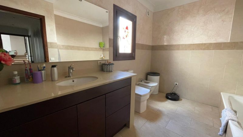 Fantastisches Dorfhaus im Chalet-Stil in Villafranca — Nahe dem Flughafen und 25 Minuten nach Palma