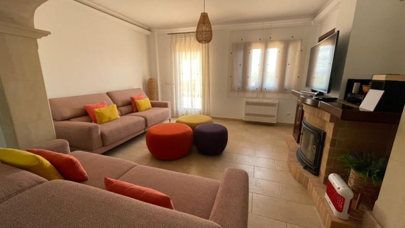 Fantastisches Dorfhaus im Chalet-Stil in Villafranca — Nahe dem Flughafen und 25 Minuten nach Palma