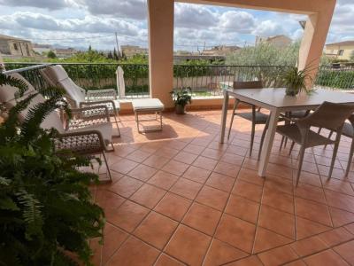 Fantastisches Dorfhaus im Chalet-Stil in Villafranca — Nahe dem Flughafen und 25 Minuten nach Palma