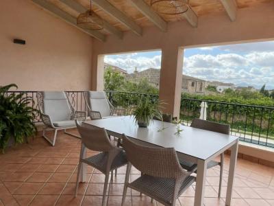 Fantastisches Dorfhaus im Chalet-Stil in Villafranca — Nahe dem Flughafen und 25 Minuten nach Palma