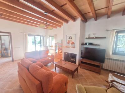 Fantastisches Haus in Arta zu vermieten – 240 m² Wohnfläche